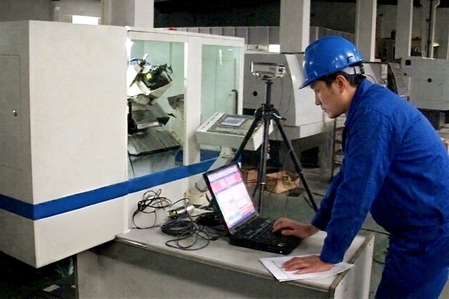 Prueba de interferómetro láser realizada por MAXNOVO MACHINE